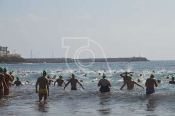  Cristo Cárdenes e Iria Otero, vencedores de la XVI Travesía a Nado de Salinetas (Foto TA)